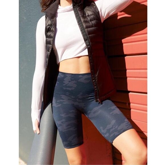 Spanx Grey Black Look at Me Now Camo High Waisted Biker Shorts Shape Wear XS - Picture 1 of 10